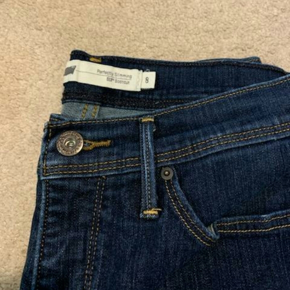 Great Condition Women's Slimming Levi Jeans Size 8 - Picture 2 of 3